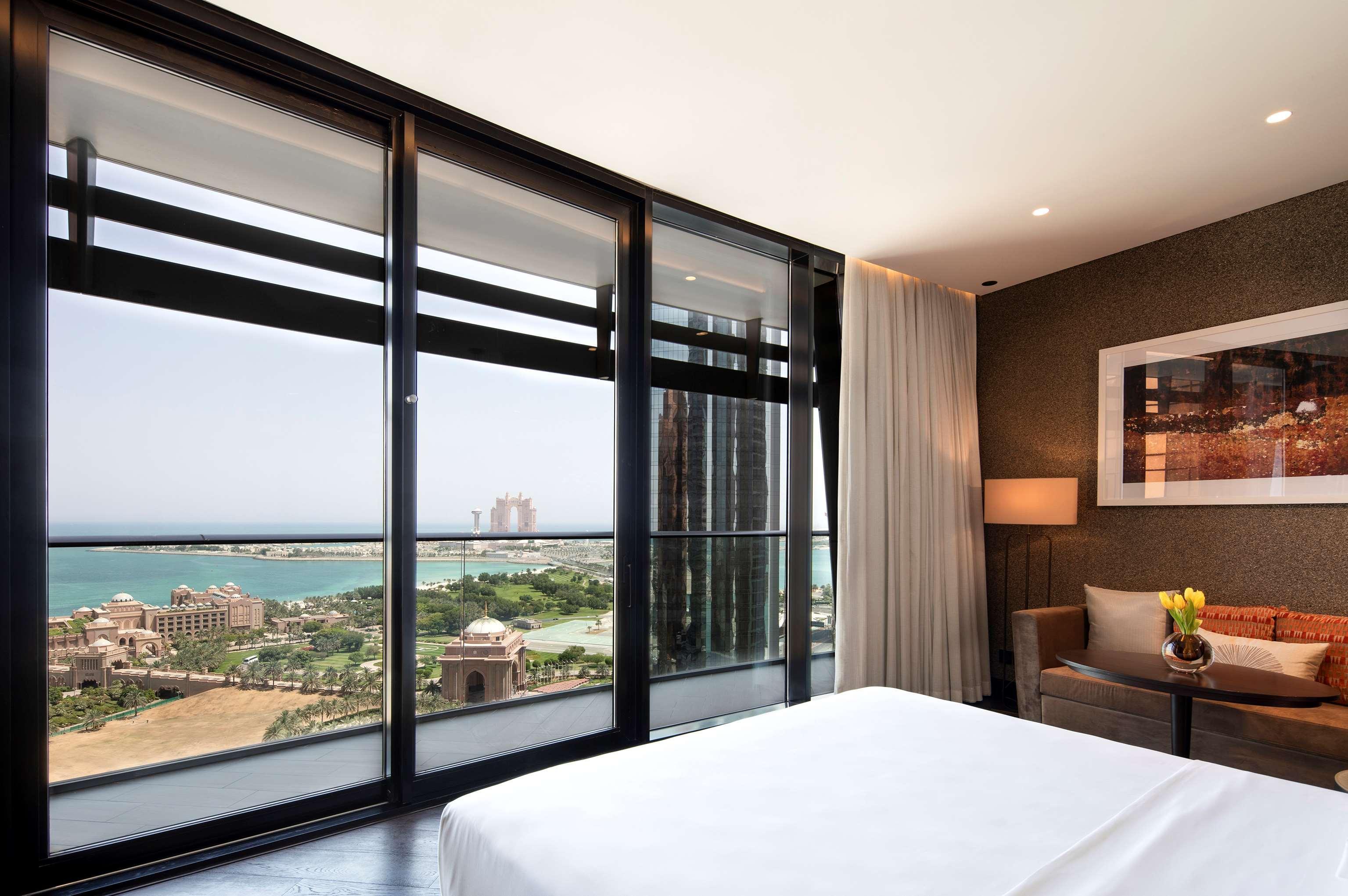 Grand Hyatt Abu Dhabi Hotel & Residences Emirates Pearl Exterior foto A bedroom at the Jumeirah Beach Hotel