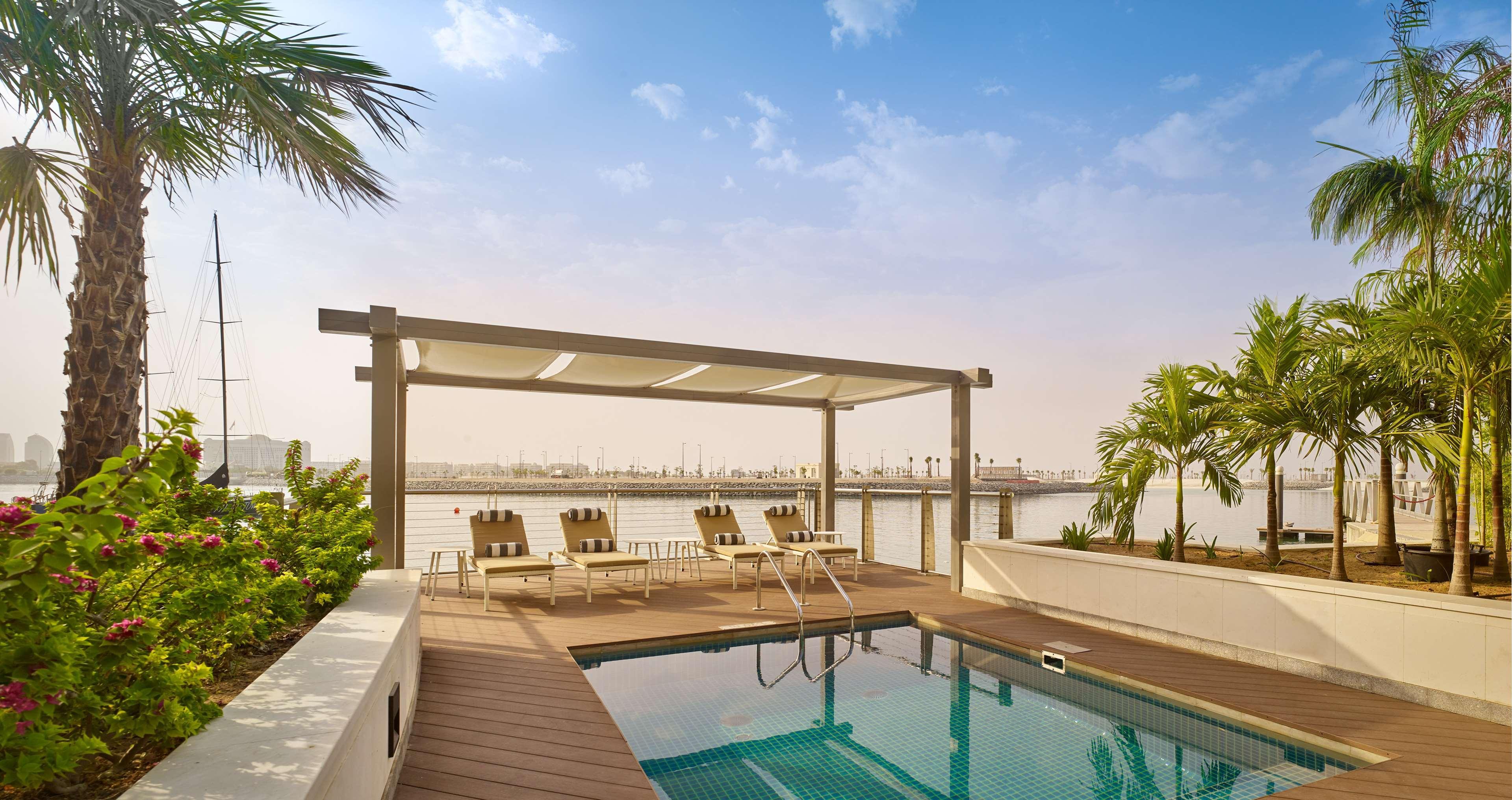 Grand Hyatt Abu Dhabi Hotel & Residences Emirates Pearl Exterior foto The swimming pool at the Ritz-Carlton, Dubai Creek